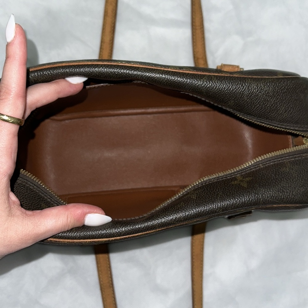Louis Vuitton Cite MM monogram shoulder bag - Picture 8 of 11